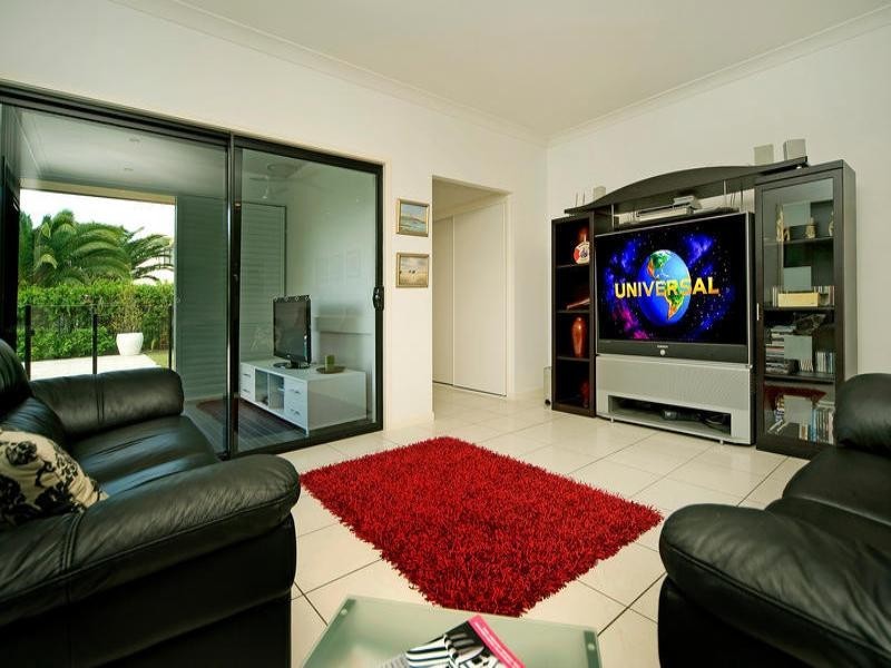 2560 Cressbrook Drive, Hope Island QLD 4212
