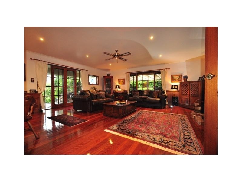 13 Paradise Drive, Tamborine Mountain QLD 4272