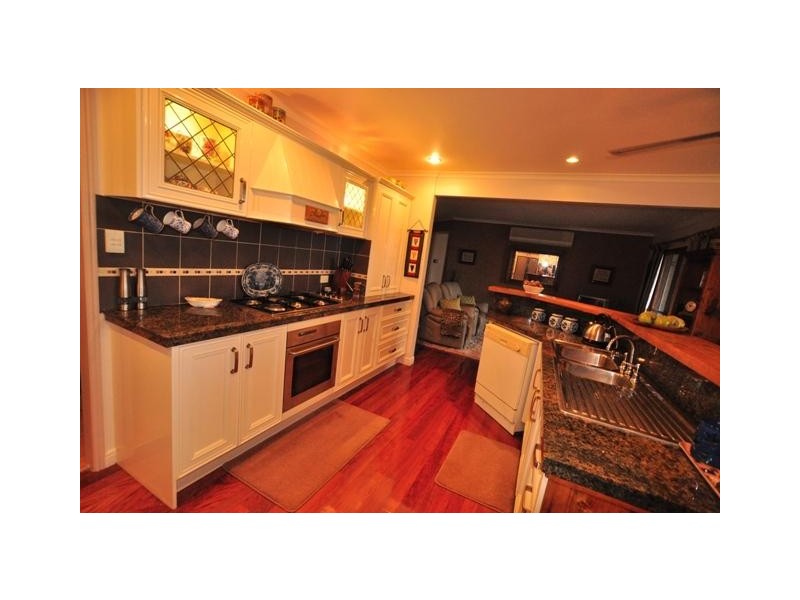 13 Paradise Drive, Tamborine Mountain QLD 4272