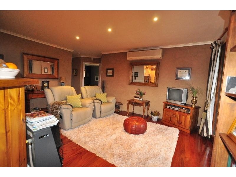 13 Paradise Drive, Tamborine Mountain QLD 4272