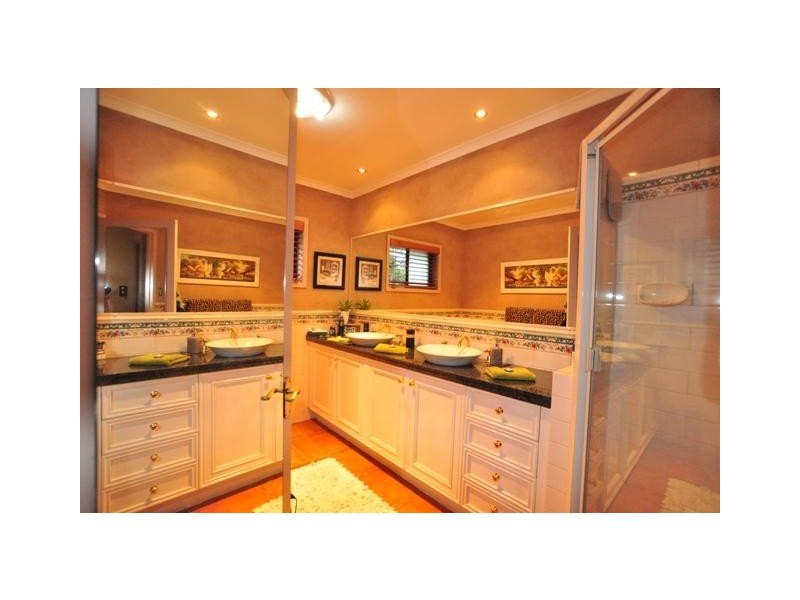 13 Paradise Drive, Tamborine Mountain QLD 4272