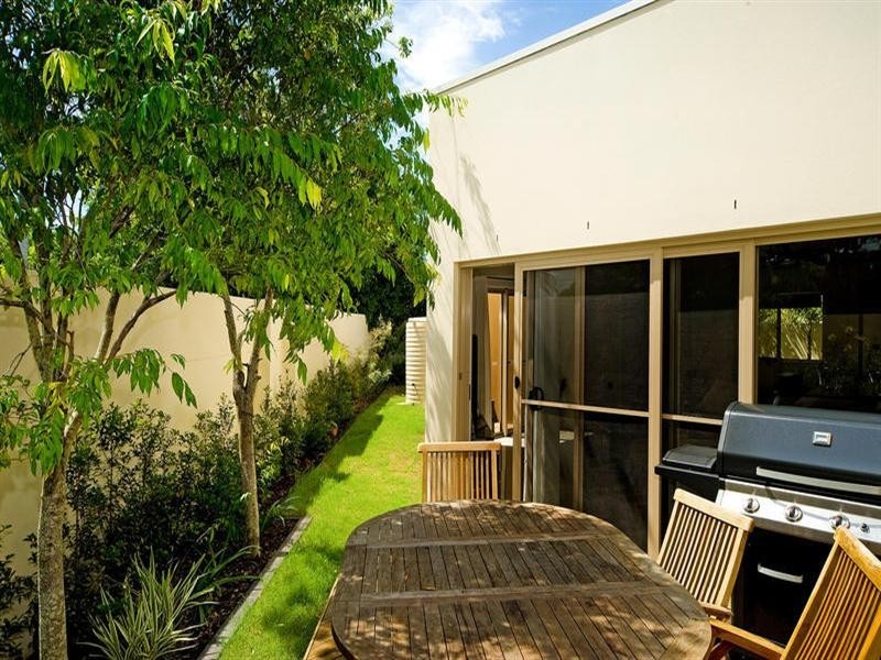 6001 The Lakes Drive, Hope Island QLD 4212