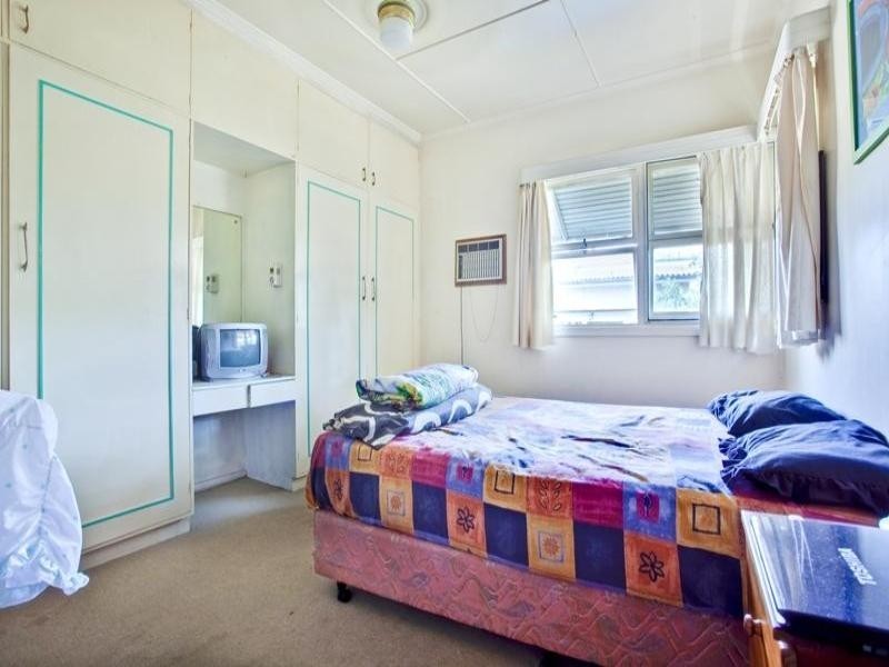 8 Sunshine Court, Labrador QLD 4215