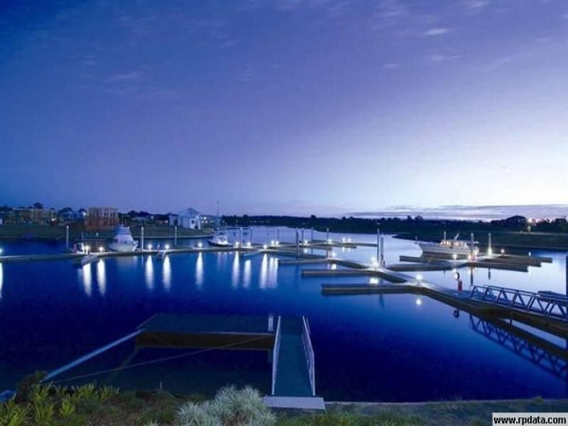 16 Ferrymans Court, Helensvale QLD 4212