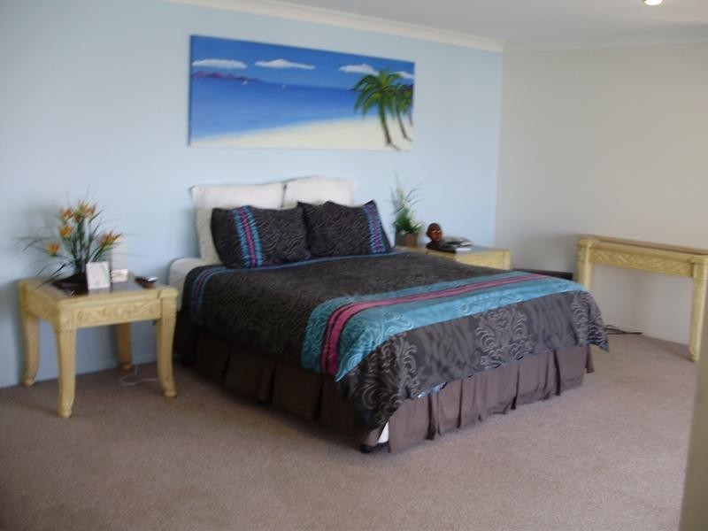 17 Ferrymans Court, Helensvale QLD 4212