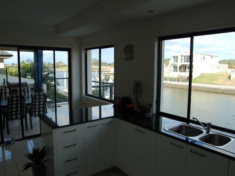 17 Ferrymans Court, Helensvale QLD 4212