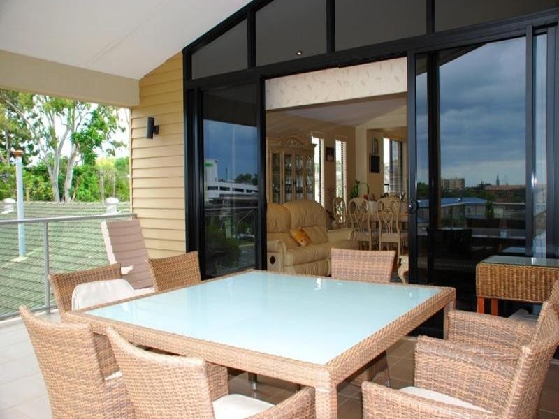 2/19 Waratah Avenue, Biggera Waters QLD 4216