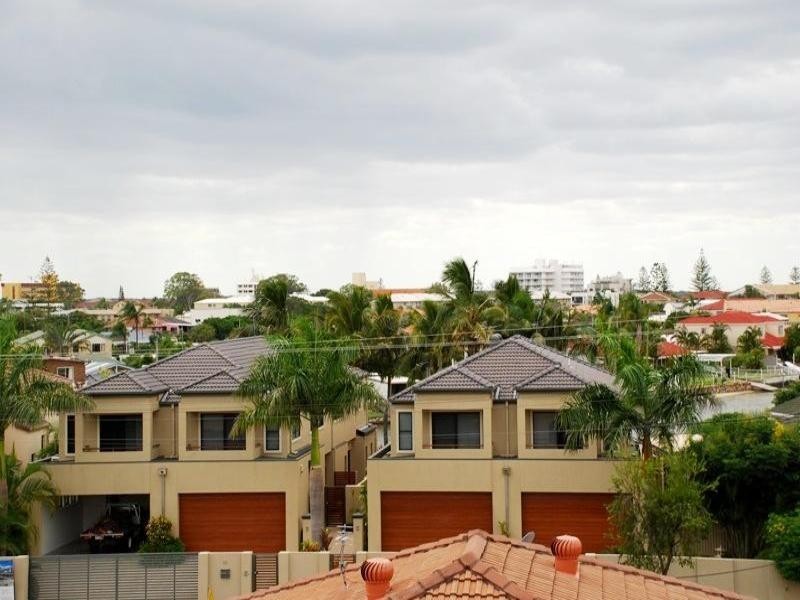 2/19 Waratah Avenue, Biggera Waters QLD 4216