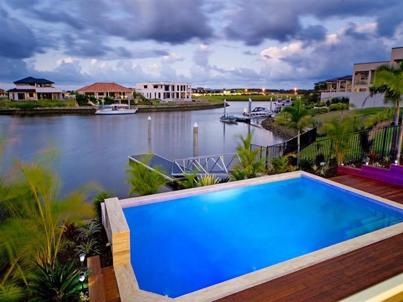 2231 Glengallon Way, Hope Island QLD 4212