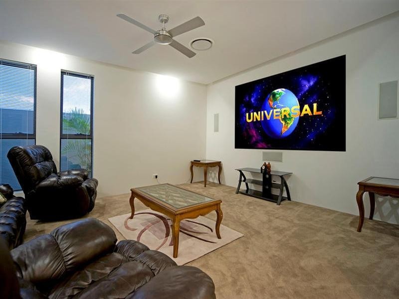 2231 Glengallon Way, Hope Island QLD 4212