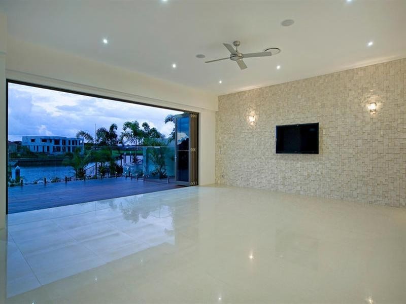 2231 Glengallon Way, Hope Island QLD 4212