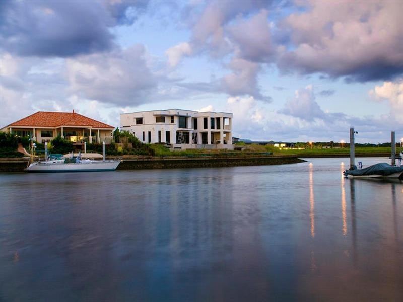 2231 Glengallon Way, Hope Island QLD 4212