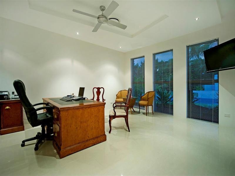 2231 Glengallon Way, Hope Island QLD 4212