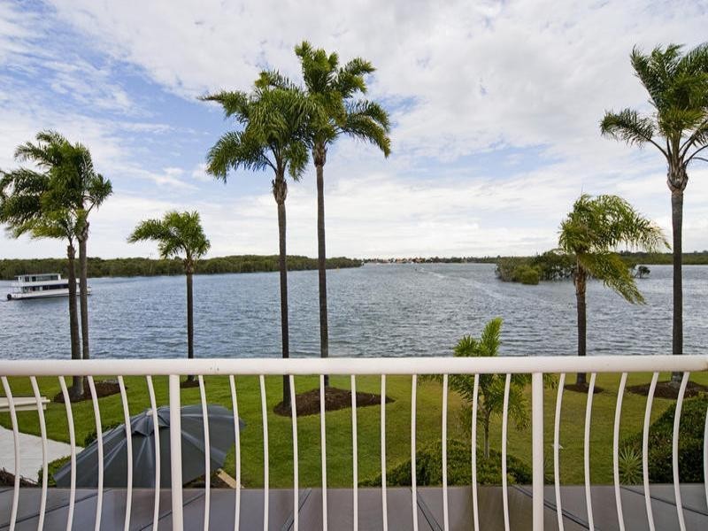 22/81 Boykambil Esplanade, Hope Island QLD 4212