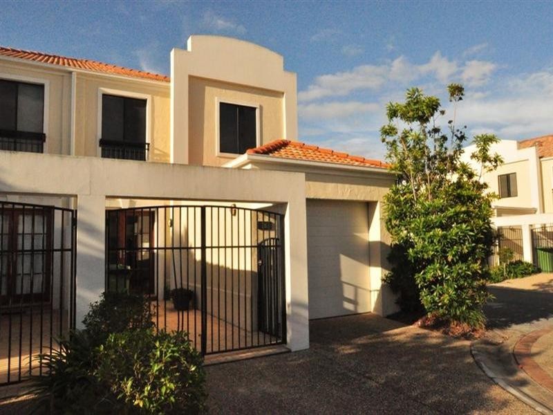 8840 Magnolia Drive East, Hope Island QLD 4212