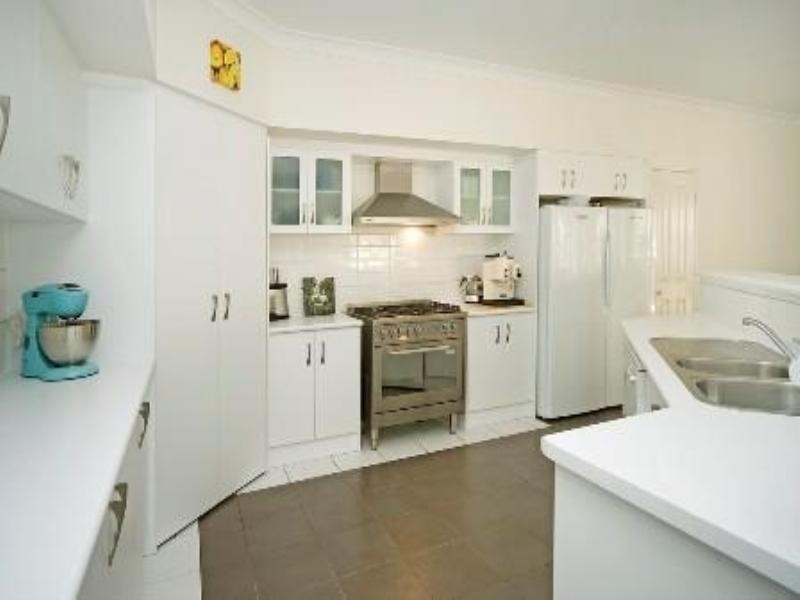 10 Gerard Street, Pacific Pines QLD 4211