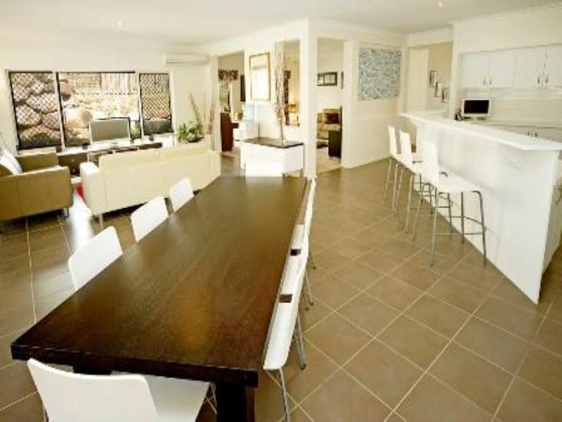 10 Gerard Street, Pacific Pines QLD 4211