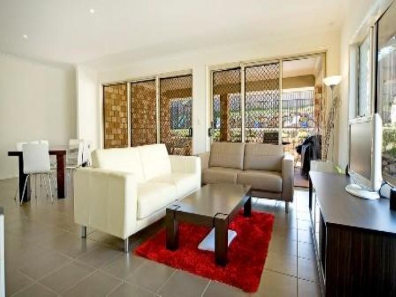 10 Gerard Street, Pacific Pines QLD 4211