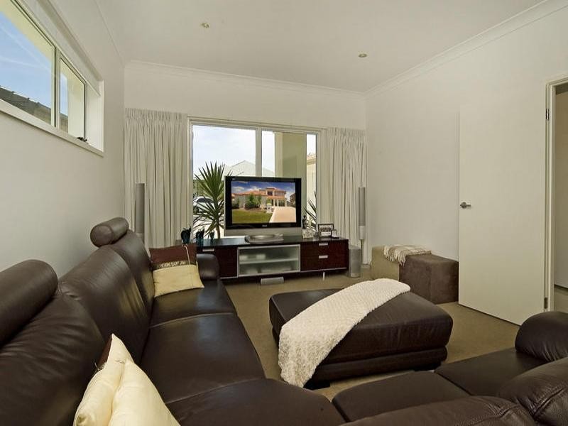 2549 Gowrie Way, Hope Island QLD 4212