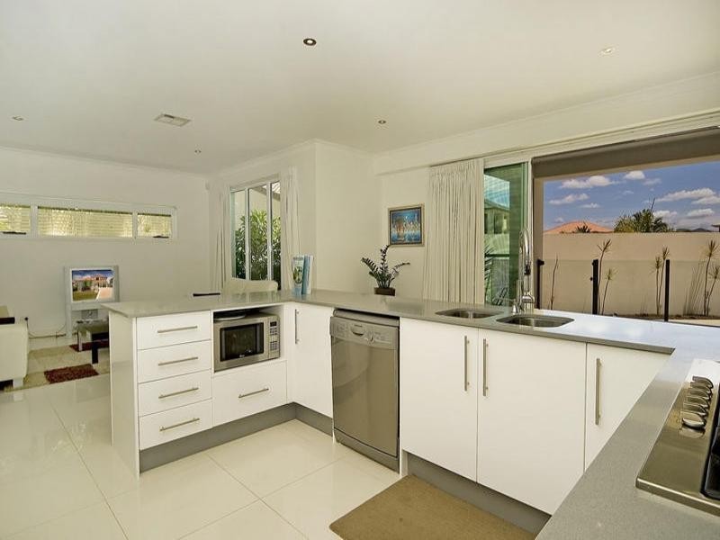 2549 Gowrie Way, Hope Island QLD 4212