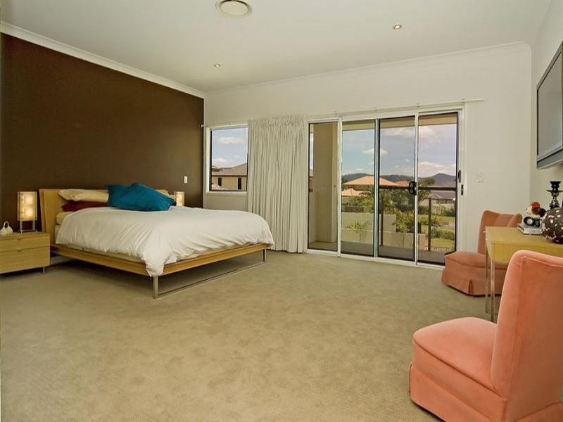 2549 Gowrie Way, Hope Island QLD 4212