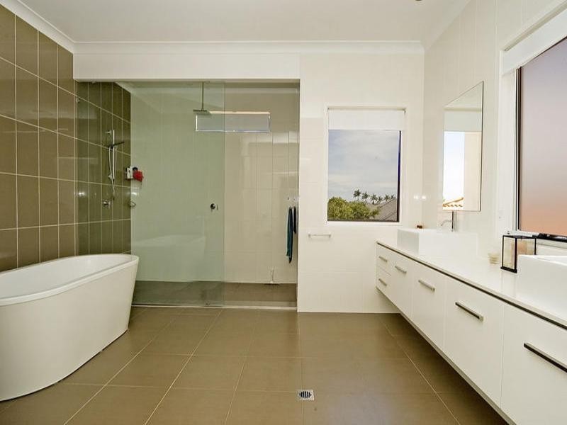 2549 Gowrie Way, Hope Island QLD 4212