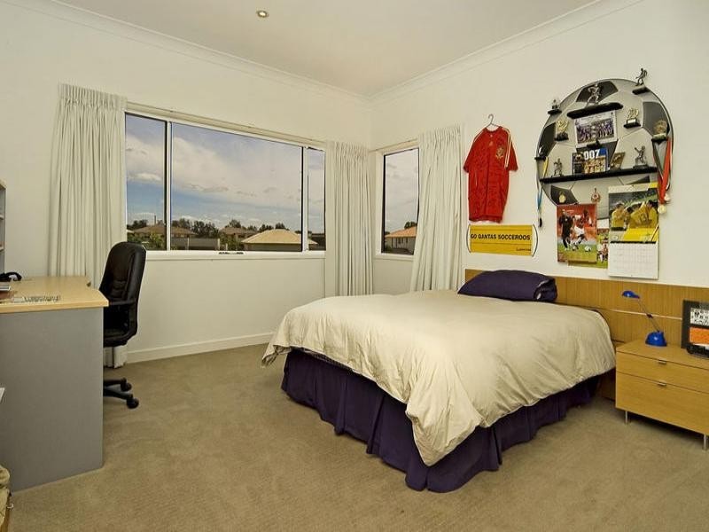 2549 Gowrie Way, Hope Island QLD 4212