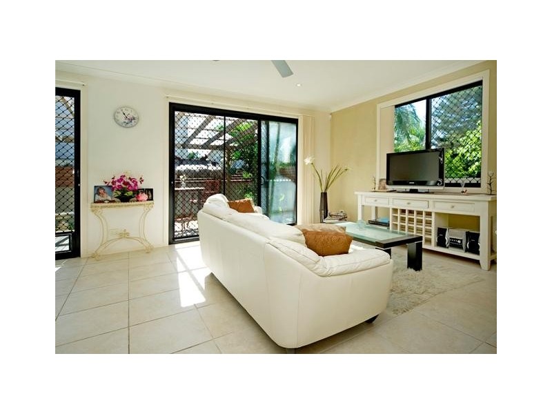1/15 Ray Street, Runaway Bay QLD 4216