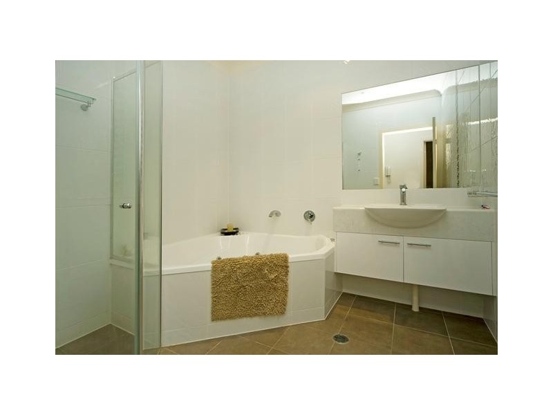 1/15 Ray Street, Runaway Bay QLD 4216