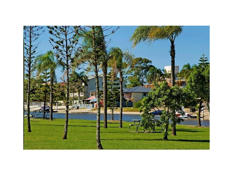 1/15 Ray Street, Runaway Bay QLD 4216
