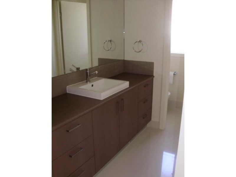 9116 Peter Senior Drive, Hope Island QLD 4212