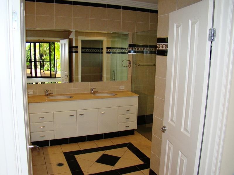 2133 Beaufort Way, Hope Island QLD 4212