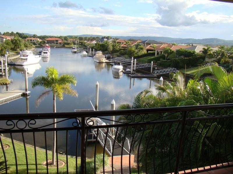 2133 Beaufort Way, Hope Island QLD 4212