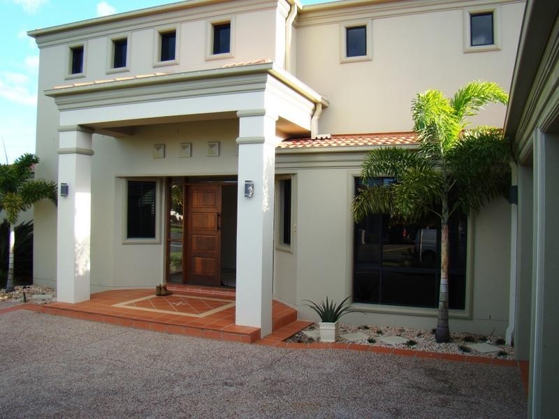2133 Beaufort Way, Hope Island QLD 4212