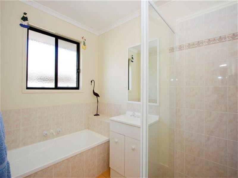 18 Blueash Crescent, Oxenford QLD 4210