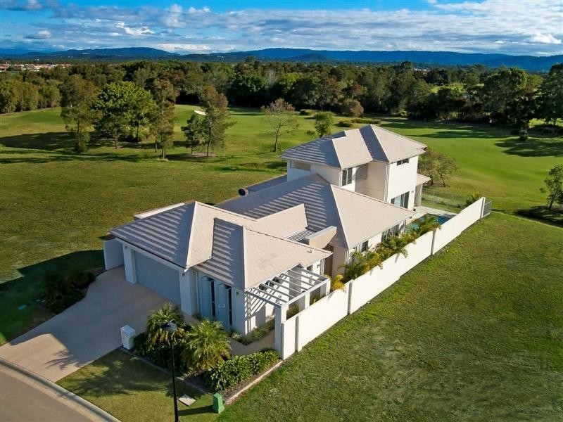 9106 Peter Senior Drive, Hope Island QLD 4212