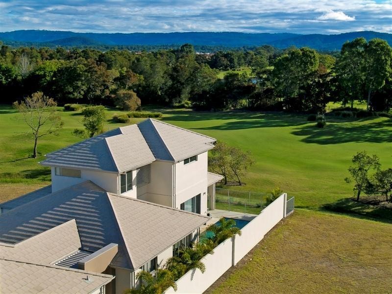 9106 Peter Senior Drive, Hope Island QLD 4212