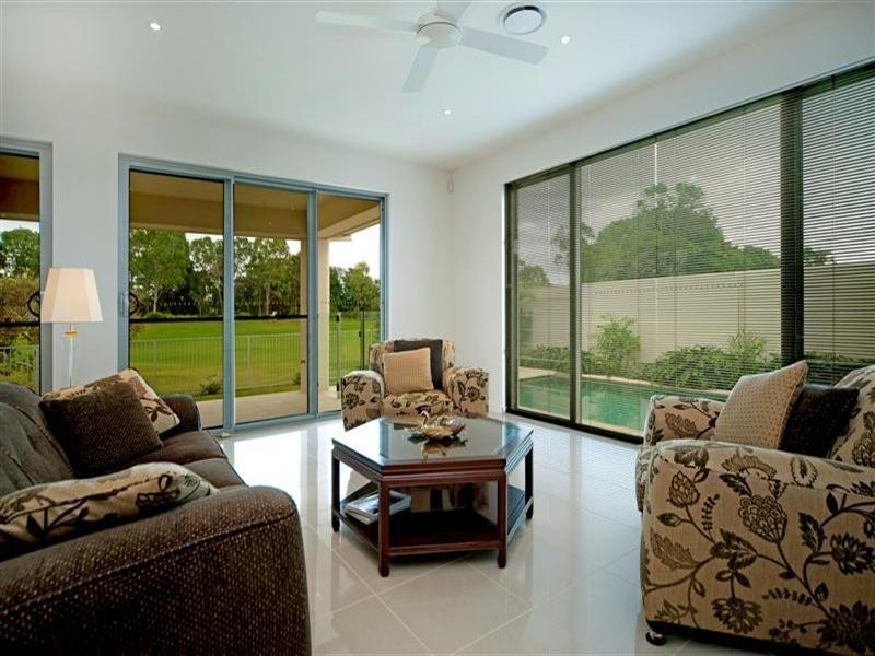9106 Peter Senior Drive, Hope Island QLD 4212