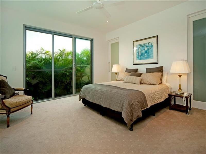 9106 Peter Senior Drive, Hope Island QLD 4212