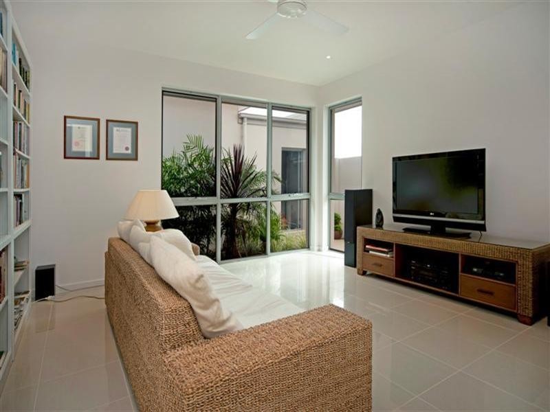 9106 Peter Senior Drive, Hope Island QLD 4212