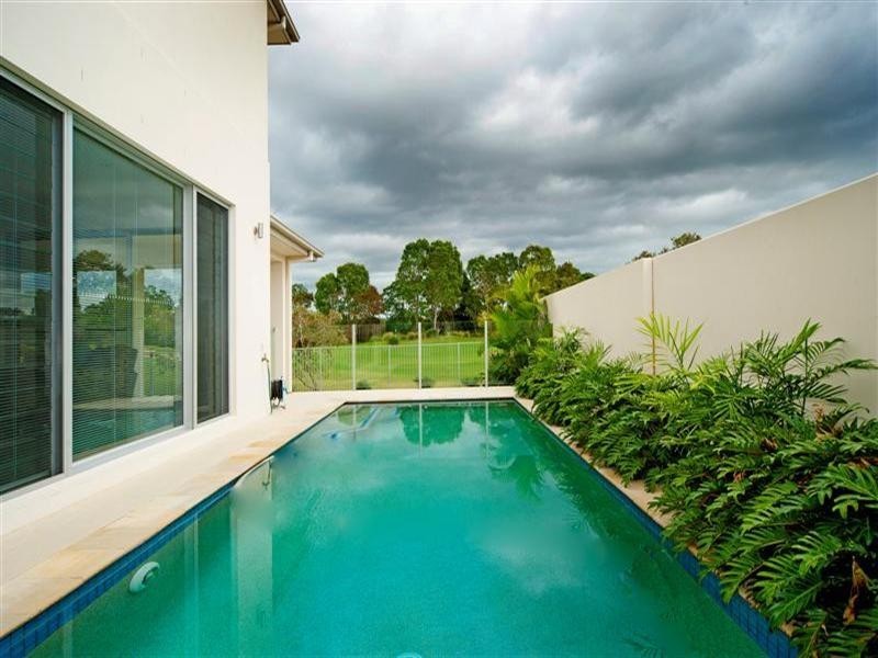 9106 Peter Senior Drive, Hope Island QLD 4212