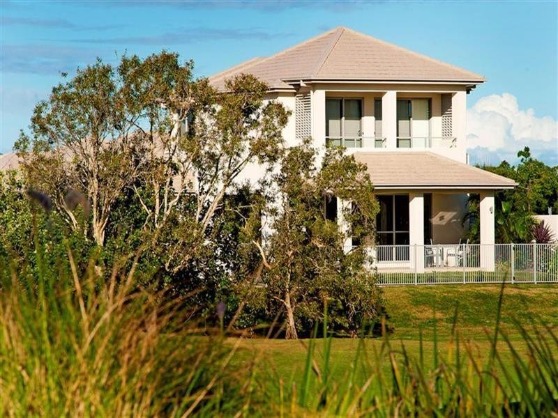 9106 Peter Senior Drive, Hope Island QLD 4212