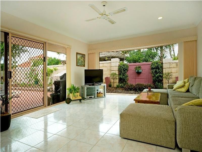 6 Parkwater Point, Helensvale QLD 4212