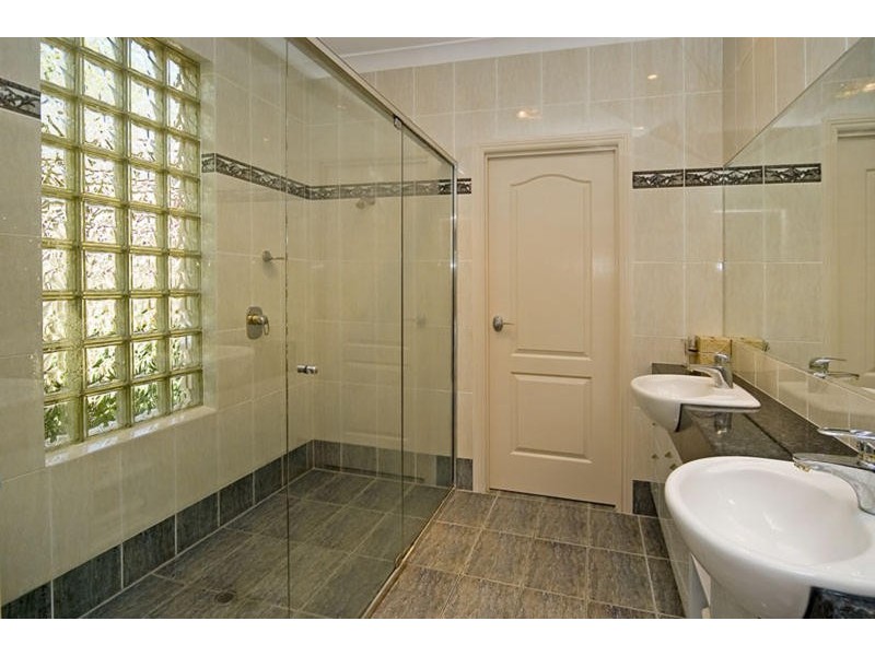 4 Eastside Esplanade, Helensvale QLD 4212