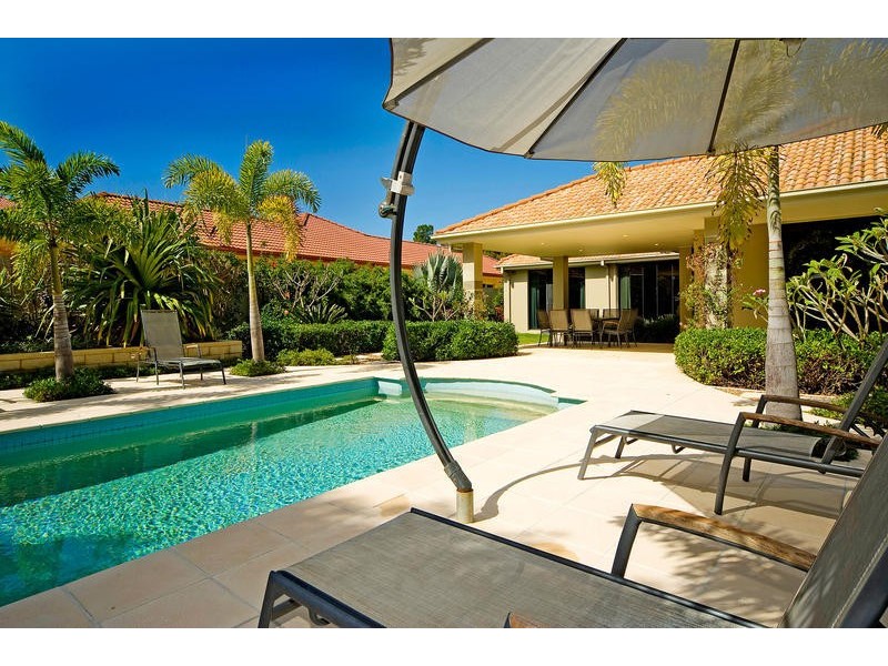 3155 Riverleigh Drive, Hope Island QLD 4212