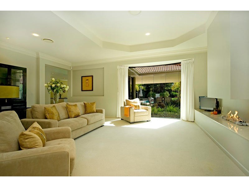 3155 Riverleigh Drive, Hope Island QLD 4212