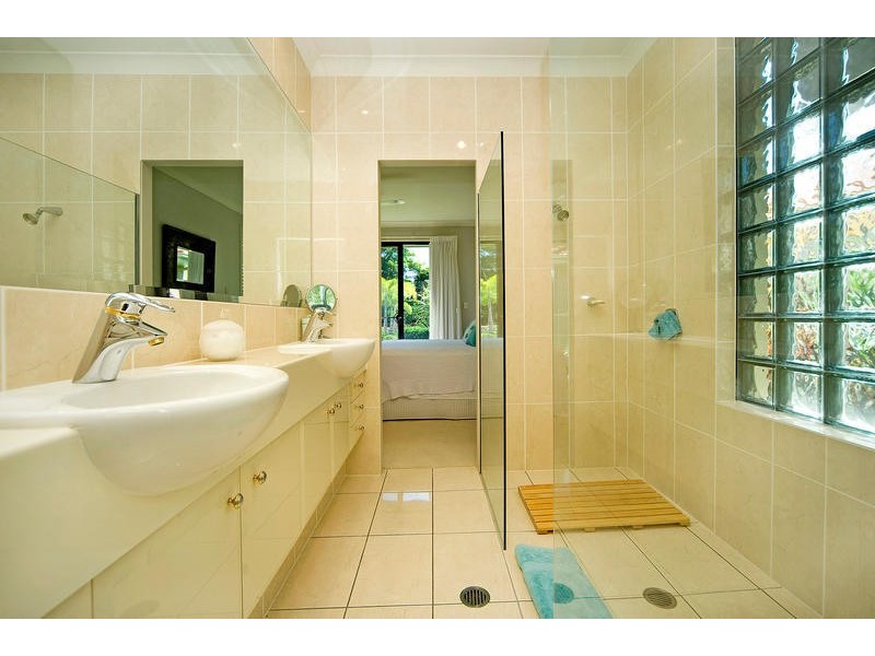 3155 Riverleigh Drive, Hope Island QLD 4212