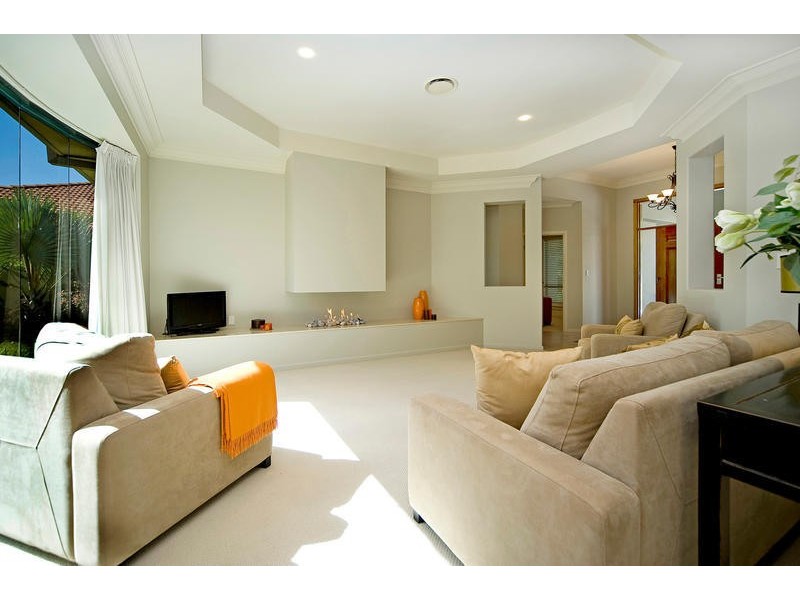 3155 Riverleigh Drive, Hope Island QLD 4212