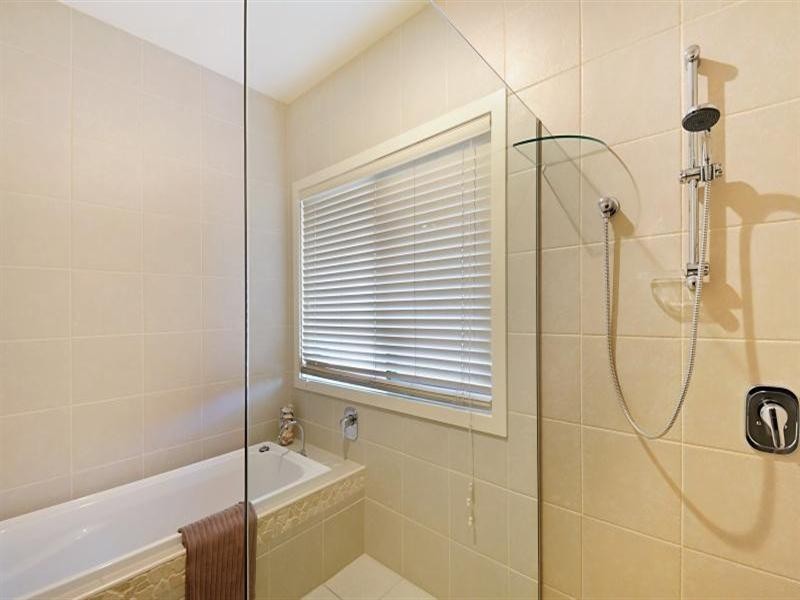 17 Gwydir Court, Helensvale QLD 4212