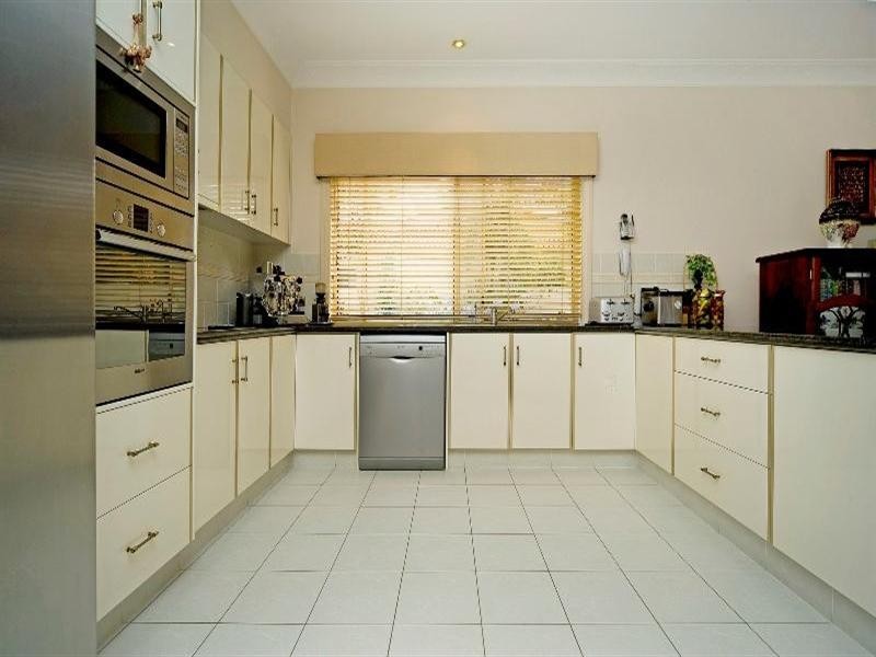 8220 Magnolia Drive West, Hope Island QLD 4212